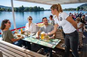 Rhein_Oberdeck_Gruppen-Ausflug_Mittagessen_URh_schmid