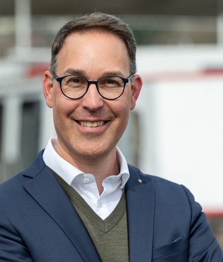 Portrait_Remo_Rey_hoch